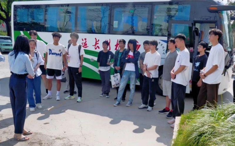 讓師生見證設(shè)計(jì)、制造全過程—— 杭州電子科技大學(xué)與華育開展校企合作
